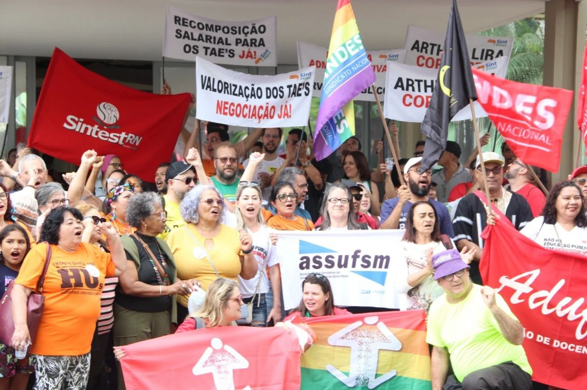 Servidores federais da saúde e educação em Goiás sinalizam possível greve